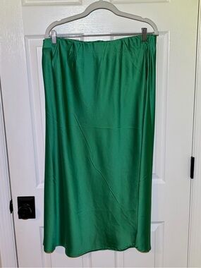 NWOT Emerald Green Satiny Midi Skirt -size XL/XXL/1X